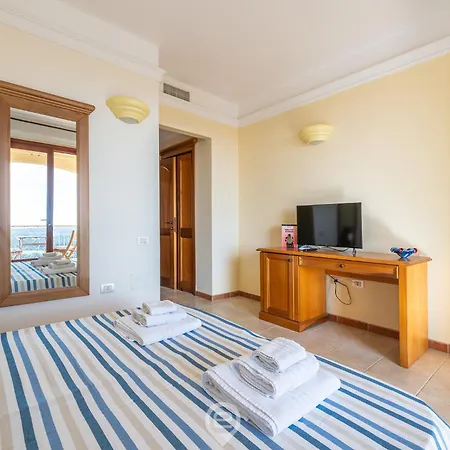 Ginestre 13 Apartment *